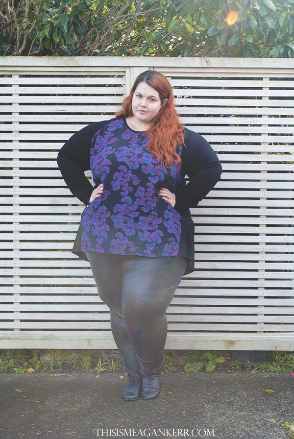 meagan kerr plus size fashion aussie curves blue black harlow wet look leggings lucabella mystical print pattern knit crepe top fatshion