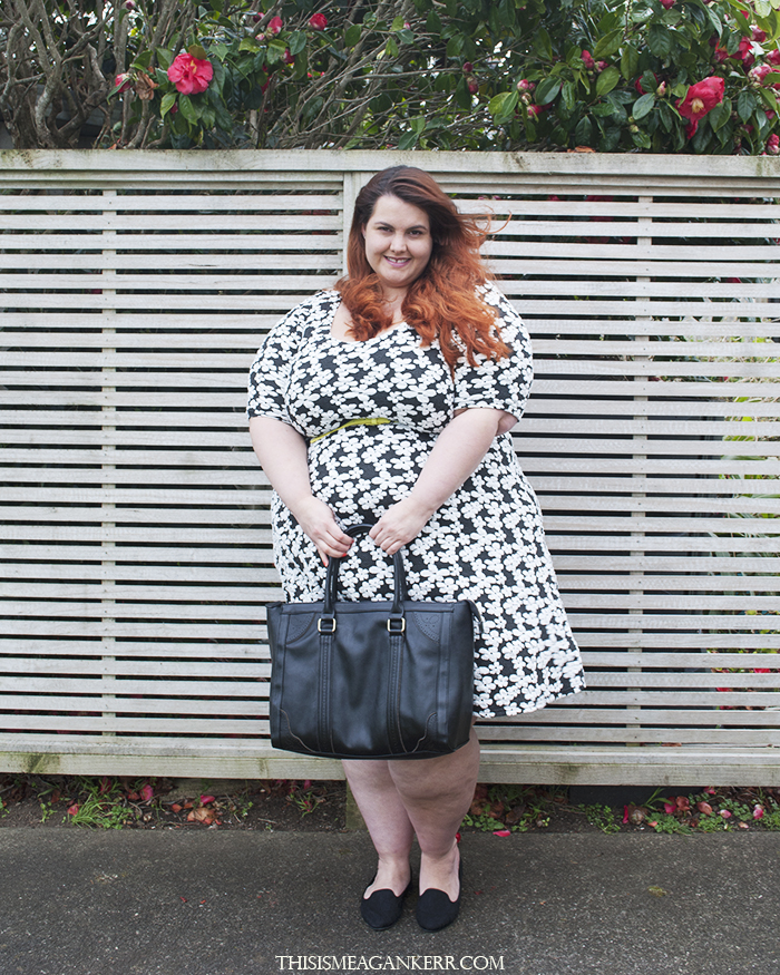 This is Meagan Kerr WIWT textured daisy dress monochrome floral spring plus size fashion fit and flare fatshion 