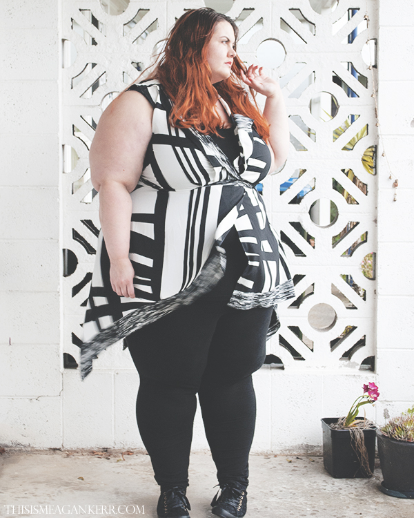 This is Meagan Kerr WIWT Yourself Luxe Monochrome Abstract drape long top sleeveless vneck spring plus size fashion fatshion wild child city full length black leggings singlet tank top salucci collection lace sneakers