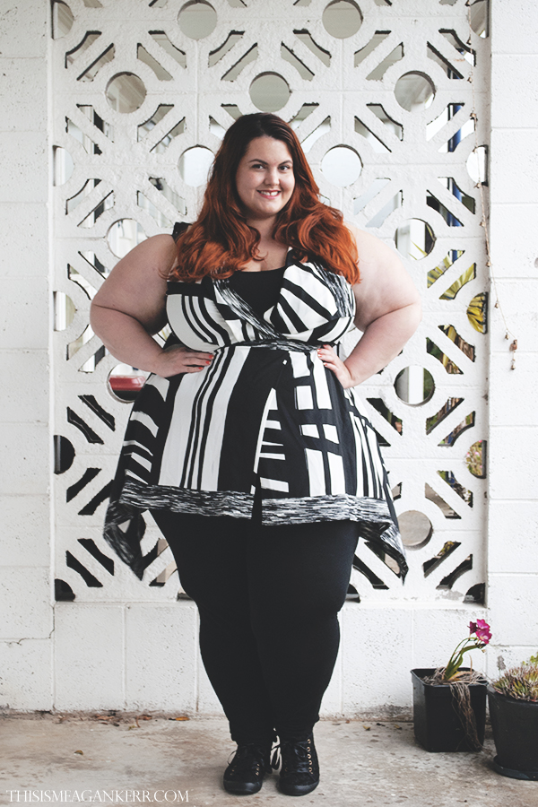 This is Meagan Kerr WIWT Yourself Luxe Monochrome Abstract drape long top sleeveless vneck spring plus size fashion fatshion wild child city full length black leggings singlet tank top salucci collection lace sneakers