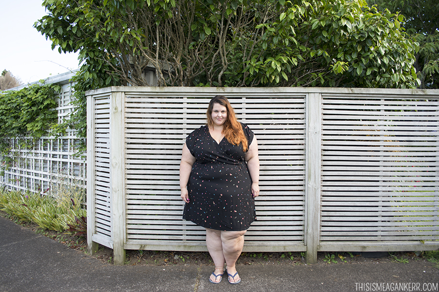 NZ Plus Size Fashion Blogger Meagan Kerr wears 17 Sundays Dissolve Me print dress 