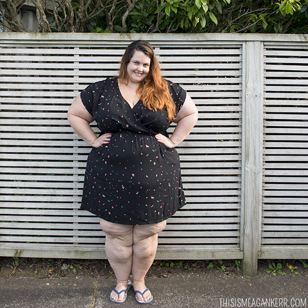 NZ Plus Size Fashion Blogger Meagan Kerr wears 17 Sundays Dissolve Me print dress 
