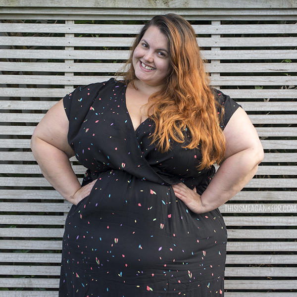 NZ Plus Size Fashion Blogger Meagan Kerr wears 17 Sundays Dissolve Me print dress 