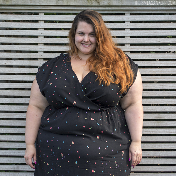 NZ Plus Size Fashion Blogger Meagan Kerr wears 17 Sundays Dissolve Me print dress 