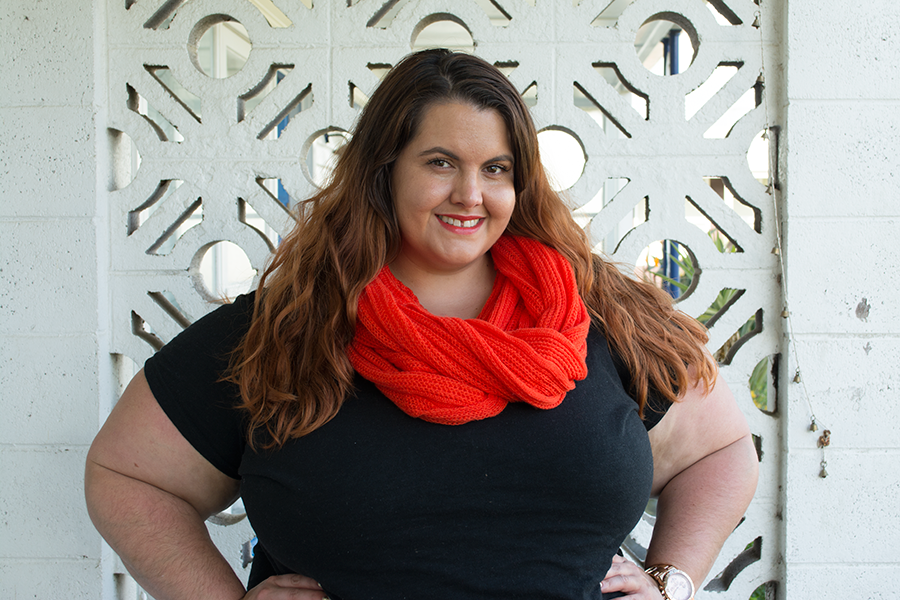 This is Meagan Kerr #nzstylecurvettes Loop Scarf