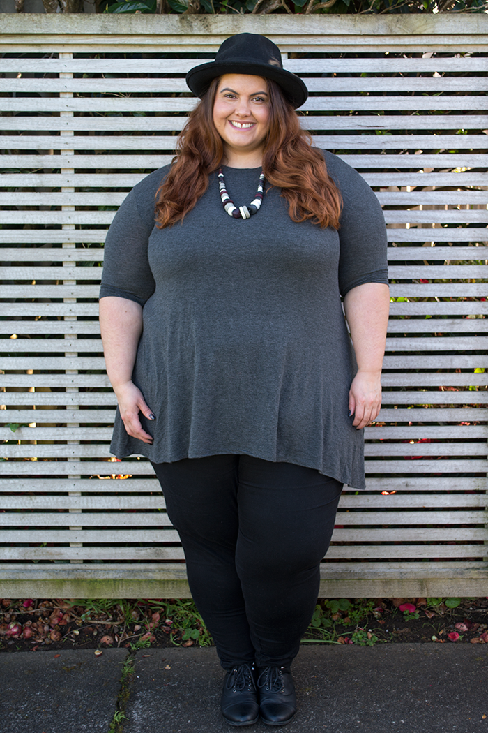 New Zealand NZ Style Curvettes // Meagan Kerr wears Postie+ grey tunic and Sara jeggings