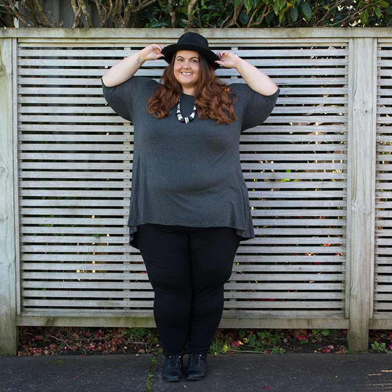 New Zealand NZ Style Curvettes // Meagan Kerr wears Postie+ grey tunic and Sara jeggings