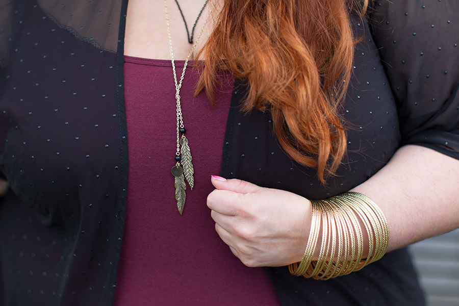 This is Meagan Kerr: NZ Style Curvettes Casual Friday // Yours Clothing Singlet, Harlow Sweet Freedom Fringed Kimono, Leaf Necklace, Feather Necklace, gold bracelets