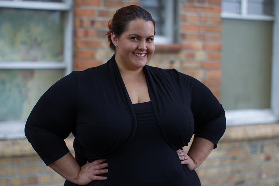 NZ plus size blogger Meagan Kerr wears Cashews Printed Dress and HSL Travellers Shrug from Zebrano