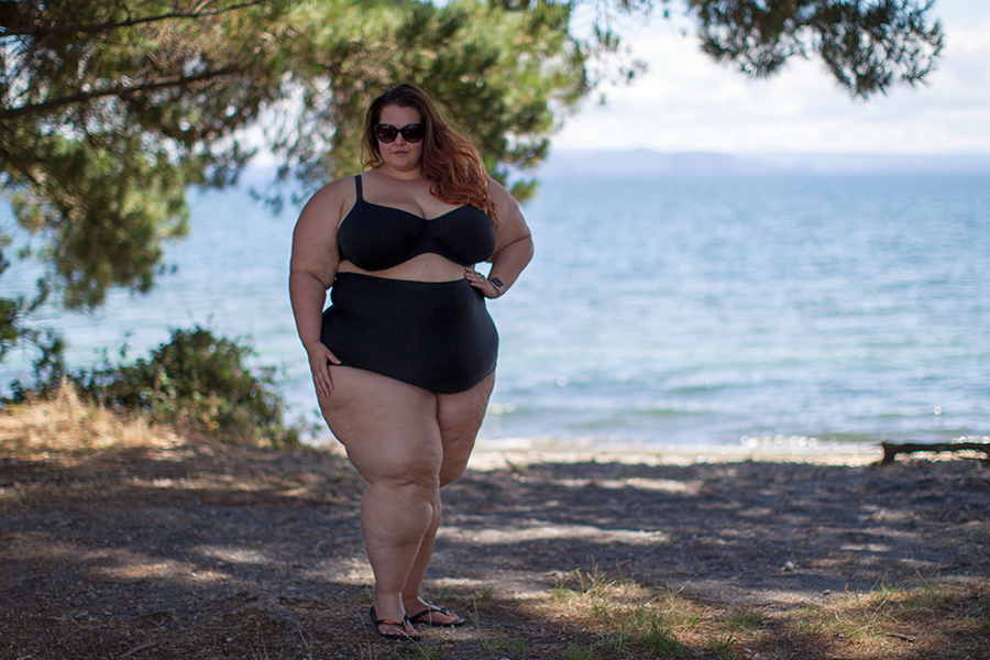 This is Meagan Kerr in plus size swimwear by elomi and Autograph // How to be body confident at the beach