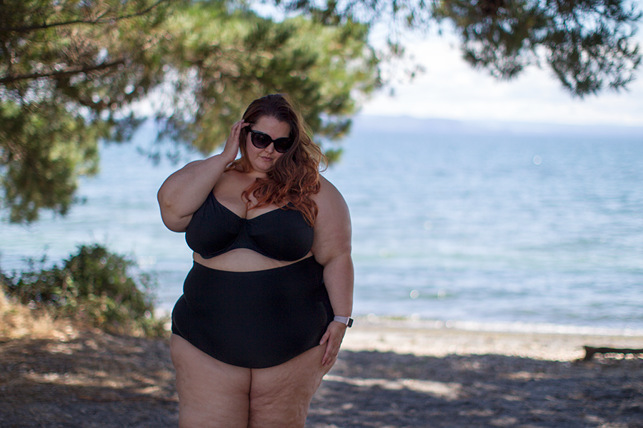 This is Meagan Kerr in plus size swimwear by elomi and Autograph // How to be body confident at the beach