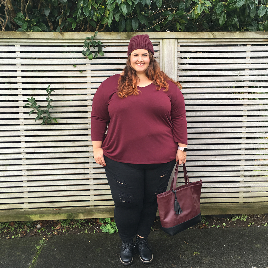 New Zealand plus size blogger Meagan Kerr wears wine beanie, top and tote