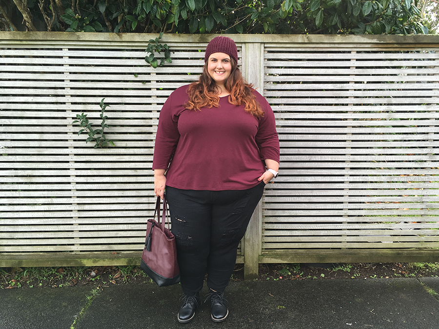 New Zealand plus size blogger Meagan Kerr wears wine beanie, top and tote