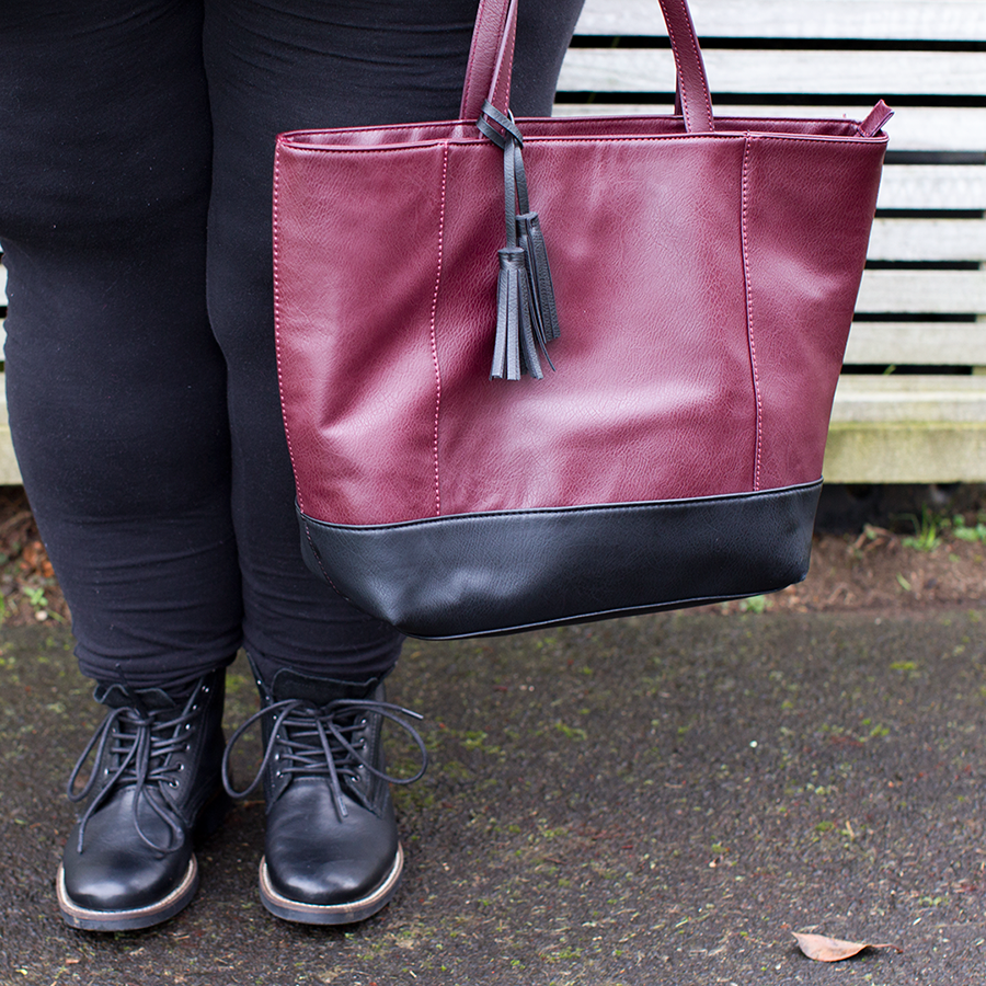 New Zealand plus size fashion blogger Meagan Kerr wears Number One Shoes Limited Edition Lecester Boots and Kmart Colour Block Tote