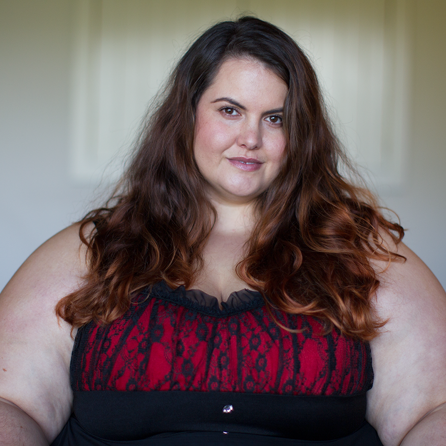 New Zealand style blogger Meagan Kerr wears plus size lingerie from Curvy Girl Lingerie