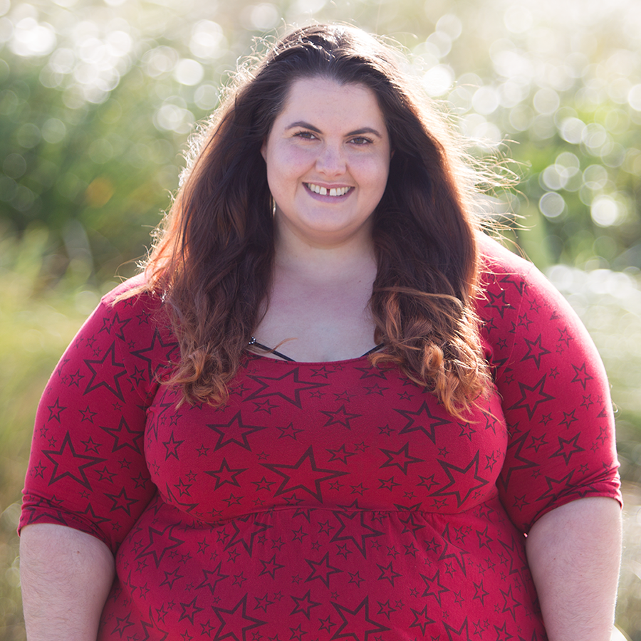 Plus size thrifting tips // Meagan Kerr wears Domino Dollhouse Star Dress