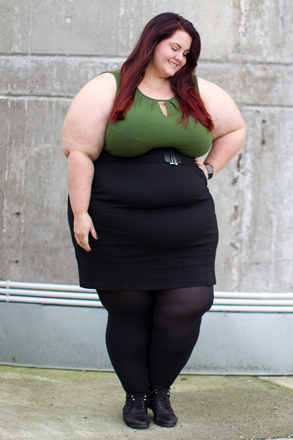 New Zealand plus size fashion blogger Meagan Kerr wears pleat neck vest and ponte pencil skirt from Simply Be