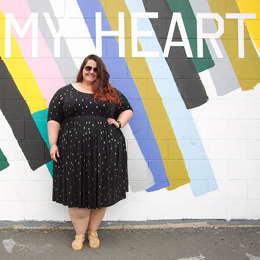 New Zealand plus size blogger Meagan Kerr wears 17 Sundays Arrow Print Dress