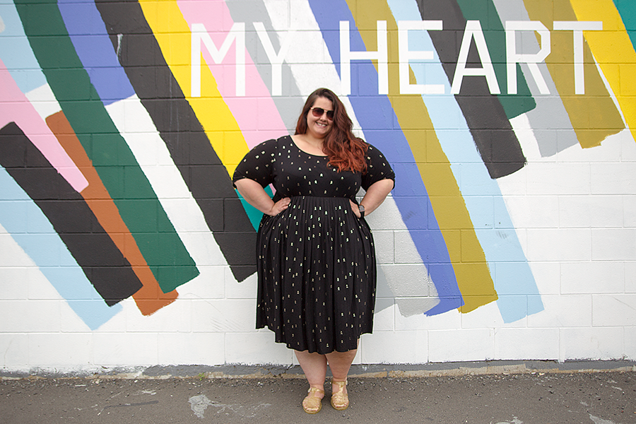 New Zealand plus size blogger Meagan Kerr wears 17 Sundays Arrow Print Dress