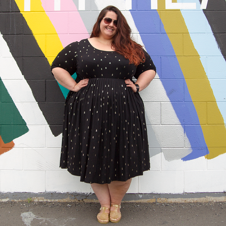 New Zealand plus size blogger Meagan Kerr wears 17 Sundays Arrow Print Dress