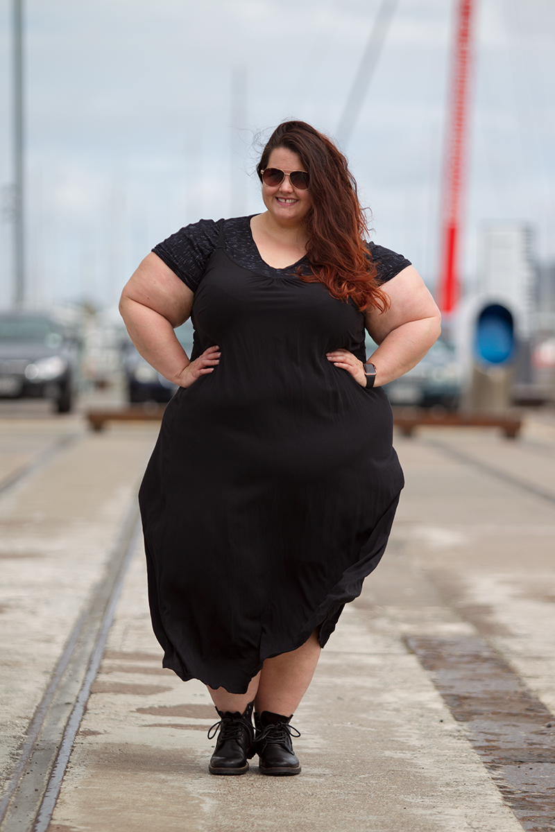 NZ plus size fashion blogger Meagan Kerr celebrates the revival of 90's style