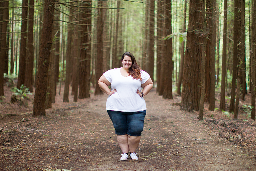 New Zealand plus size blogger Meagan Kerr wears white tee from Torrid and Kate Madison blue denim shorts from The Warehouse