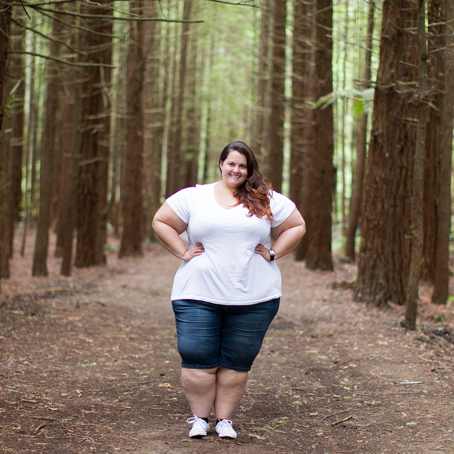 New Zealand plus size blogger Meagan Kerr wears white tee from Torrid and Kate Madison blue denim shorts from The Warehouse