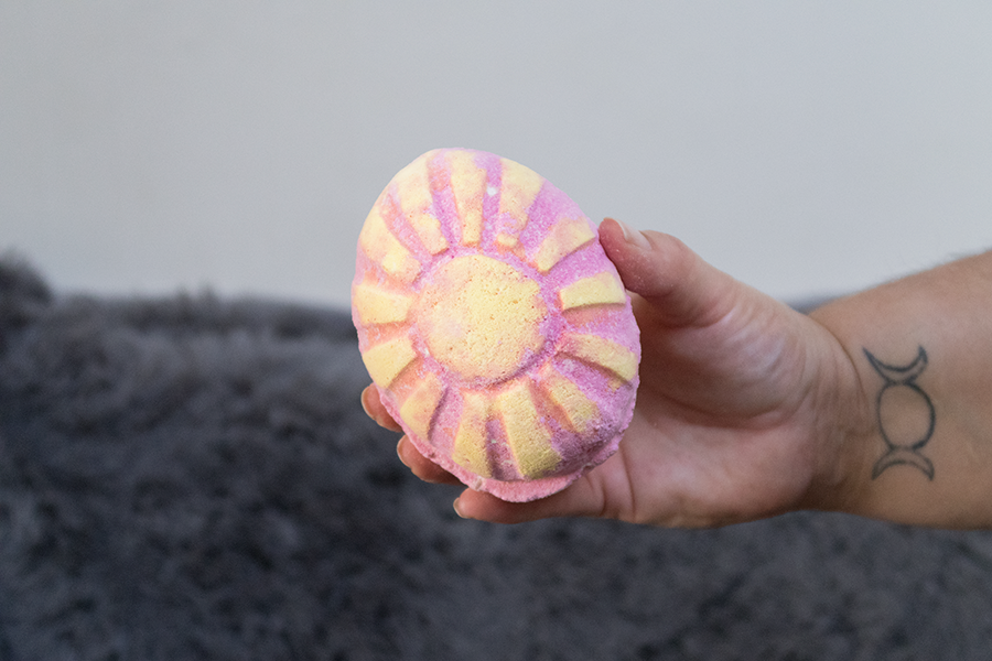 Lush Easter 2017: Which Came First (stripes) Bath Bomb