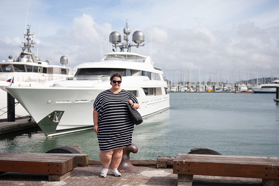 New Zealand plus size blogger Meagan Kerr wears Isla-Maree Curve+ Miracle Dress and Cotton On City Slicker Tote Bag