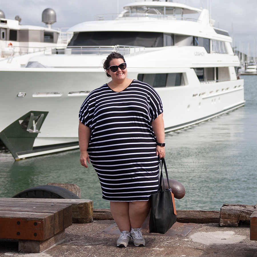 New Zealand plus size blogger Meagan Kerr wears Isla-Maree Curve+ Miracle Dress and Cotton On City Slicker Tote Bag