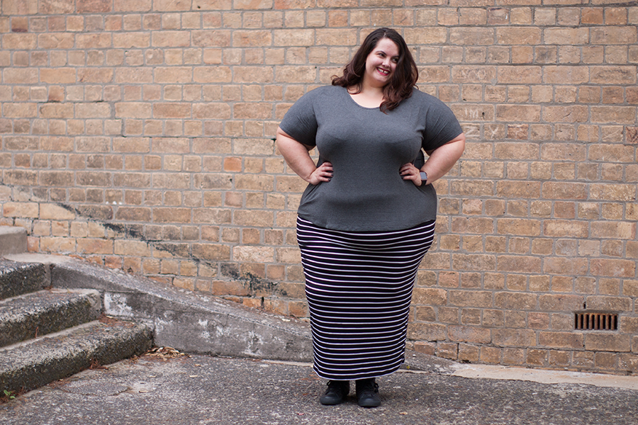 New Zealand plus size blogger Meagan Kerr wears Harlow Taking It Easy Tee and Sweetest Taboo Ruched Skirt