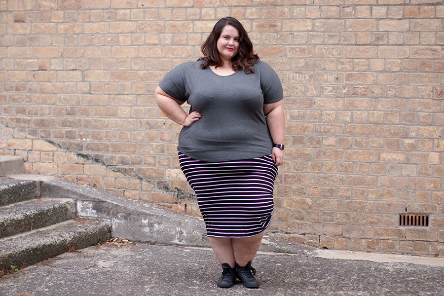 New Zealand plus size blogger Meagan Kerr wears Harlow Taking It Easy Tee and Sweetest Taboo Ruched Skirt