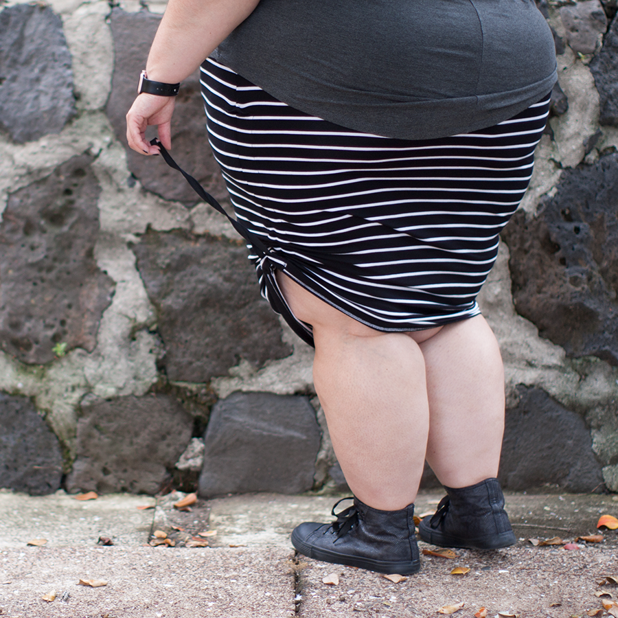 New Zealand plus size blogger Meagan Kerr wears Harlow Taking It Easy Tee and Sweetest Taboo Ruched Skirt