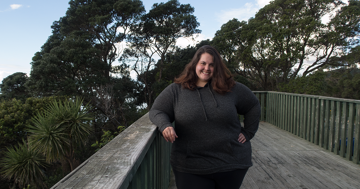 Plus size athleisure - New Zealand blogger Meagan Kerr wears Kate Madison pullover, Rainbeau Curves Premier Basix Leggings and Ecco Cool 2.0 Shoes