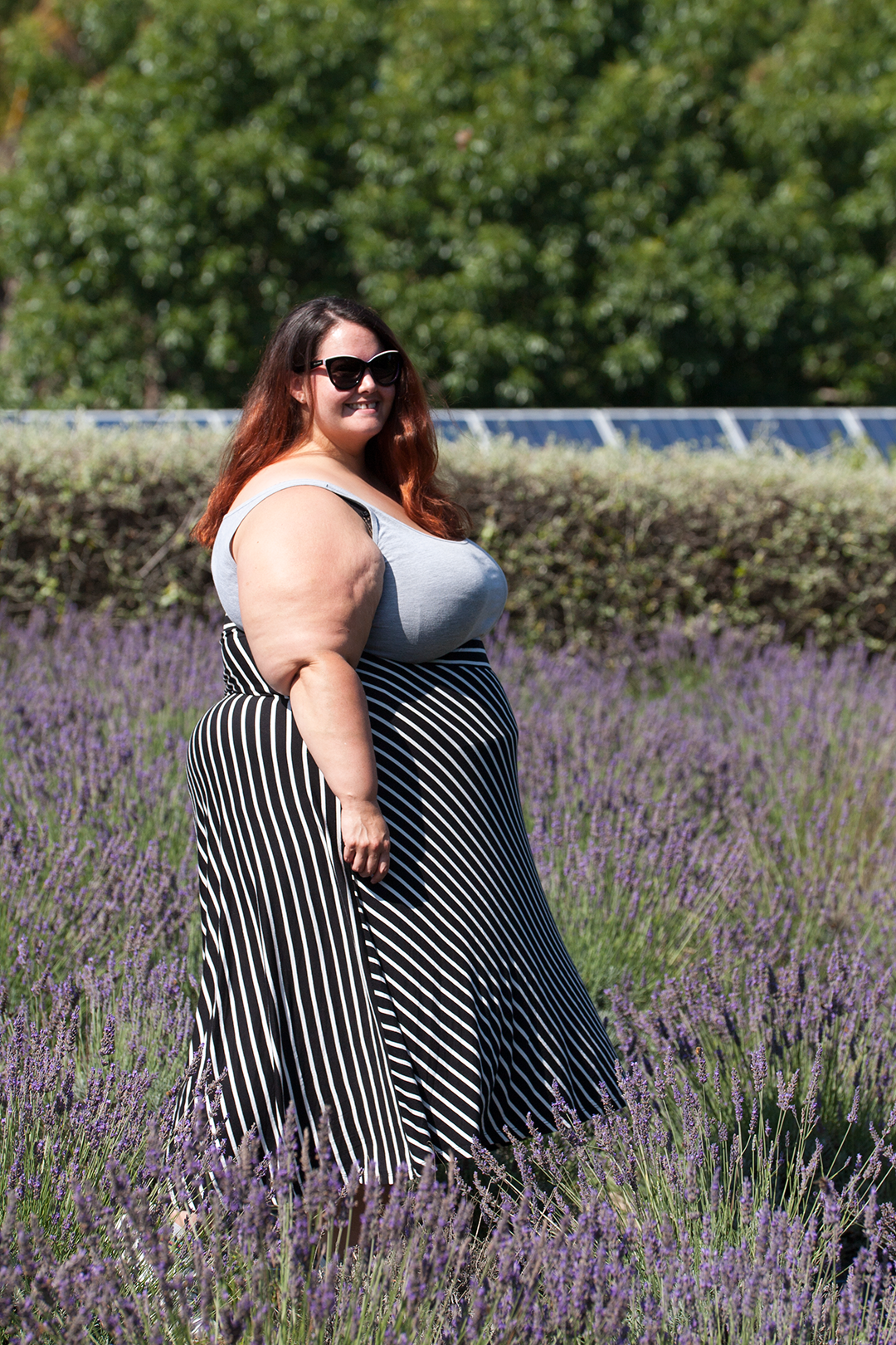 New Zealand plus size blogger Meagan Kerr wears River Island Plus tank top and K&K Hi Lo striped skirt at Lavender Hill Farm, Auckland