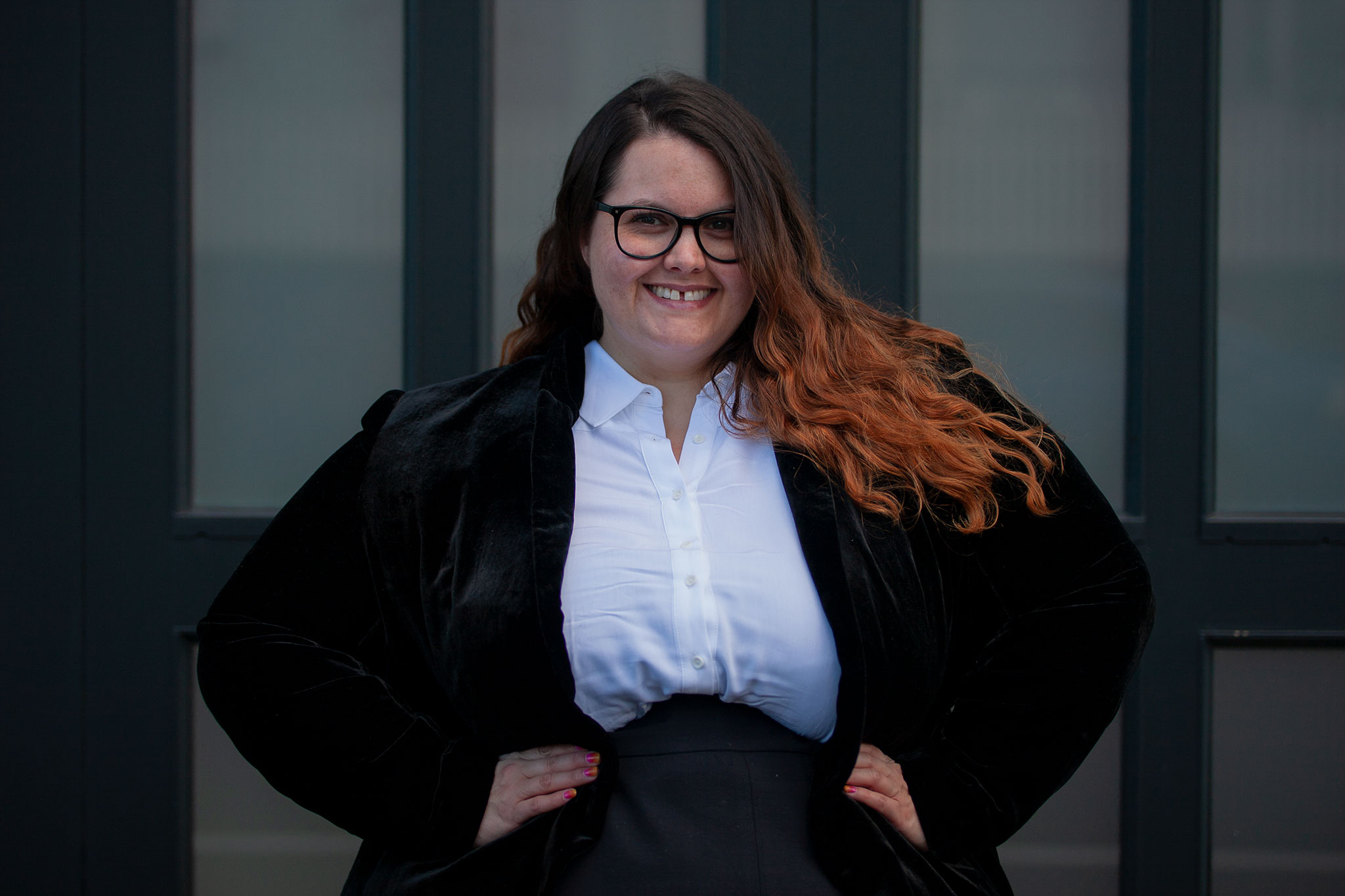 New Zealand plus size blogger Meagan Kerr wears 17 Sundays Basic Longline White Button Up Shirt, Lane Bryant Ponte Circle Skirt, Sara Velvet Blazer from Ezibuy, Alexa Glasses from Specsavers. Photo by Doug Peters / Ambient Light