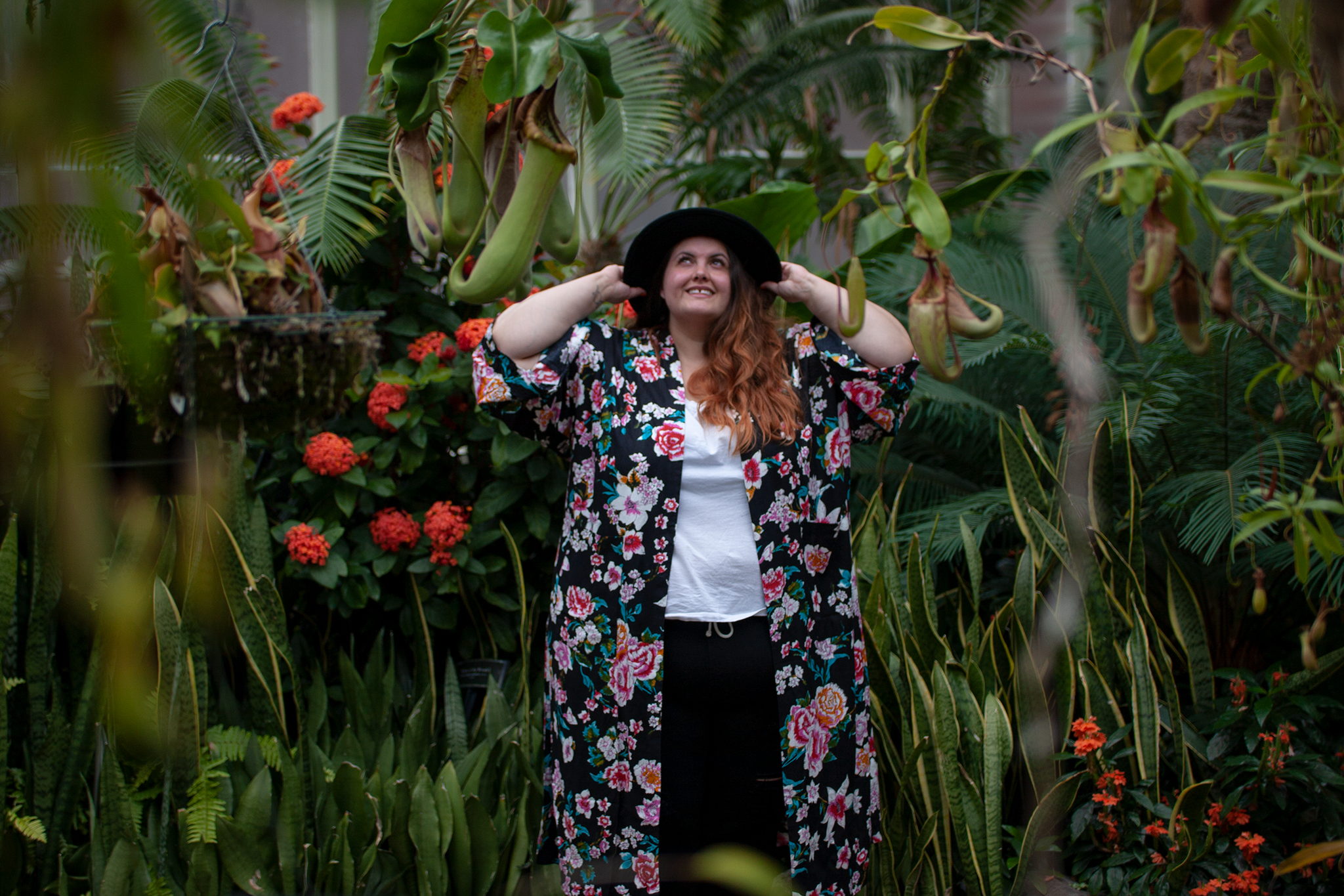 New Zealand plus size fashion blogger Meagan Kerr wears V-Neck Tee from Torrid, Warpaint Joggers from 17 Sundays and Floral Kimono Duster from Hope & Harvest with ASOS DESIGN Wide Brim Pork Pie Hat from ASOS