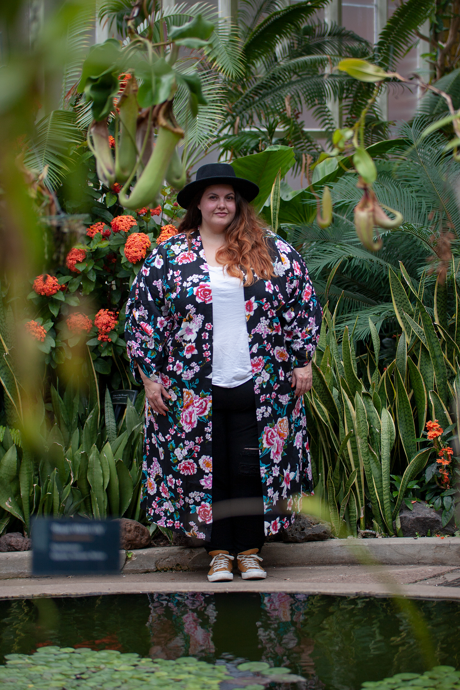 New Zealand plus size fashion blogger Meagan Kerr wears V-Neck Tee from Torrid, Warpaint Joggers from 17 Sundays and Floral Kimono Duster from Hope & Harvest with ASOS DESIGN Wide Brim Pork Pie Hat from ASOS