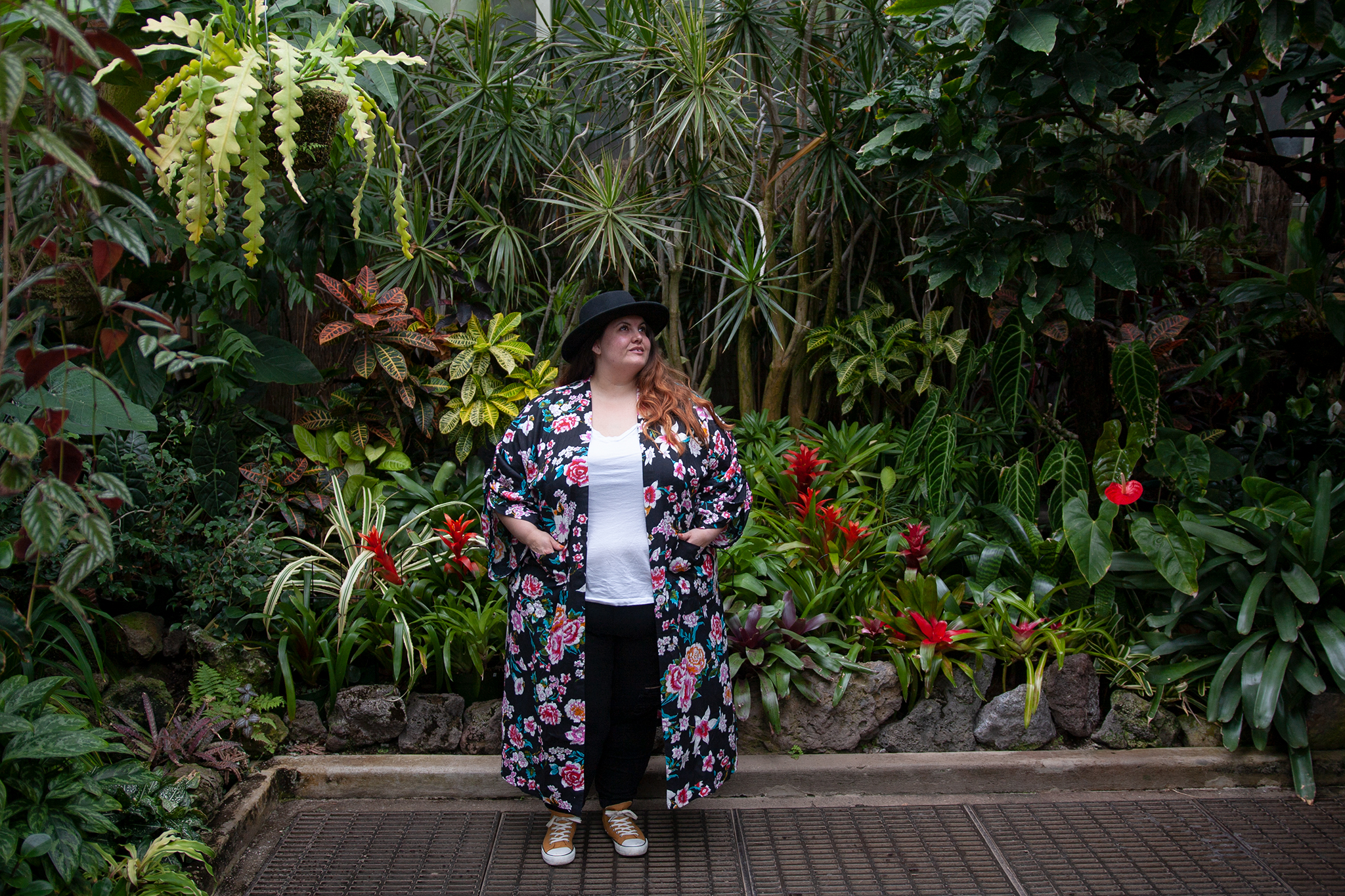 New Zealand plus size fashion blogger Meagan Kerr wears V-Neck Tee from Torrid, Warpaint Joggers from 17 Sundays and Floral Kimono Duster from Hope & Harvest with ASOS DESIGN Wide Brim Pork Pie Hat from ASOS