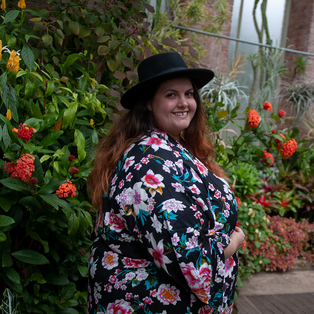 New Zealand plus size fashion blogger Meagan Kerr wears V-Neck Tee from Torrid, Warpaint Joggers from 17 Sundays and Floral Kimono Duster from Hope & Harvest with ASOS DESIGN Wide Brim Pork Pie Hat from ASOS