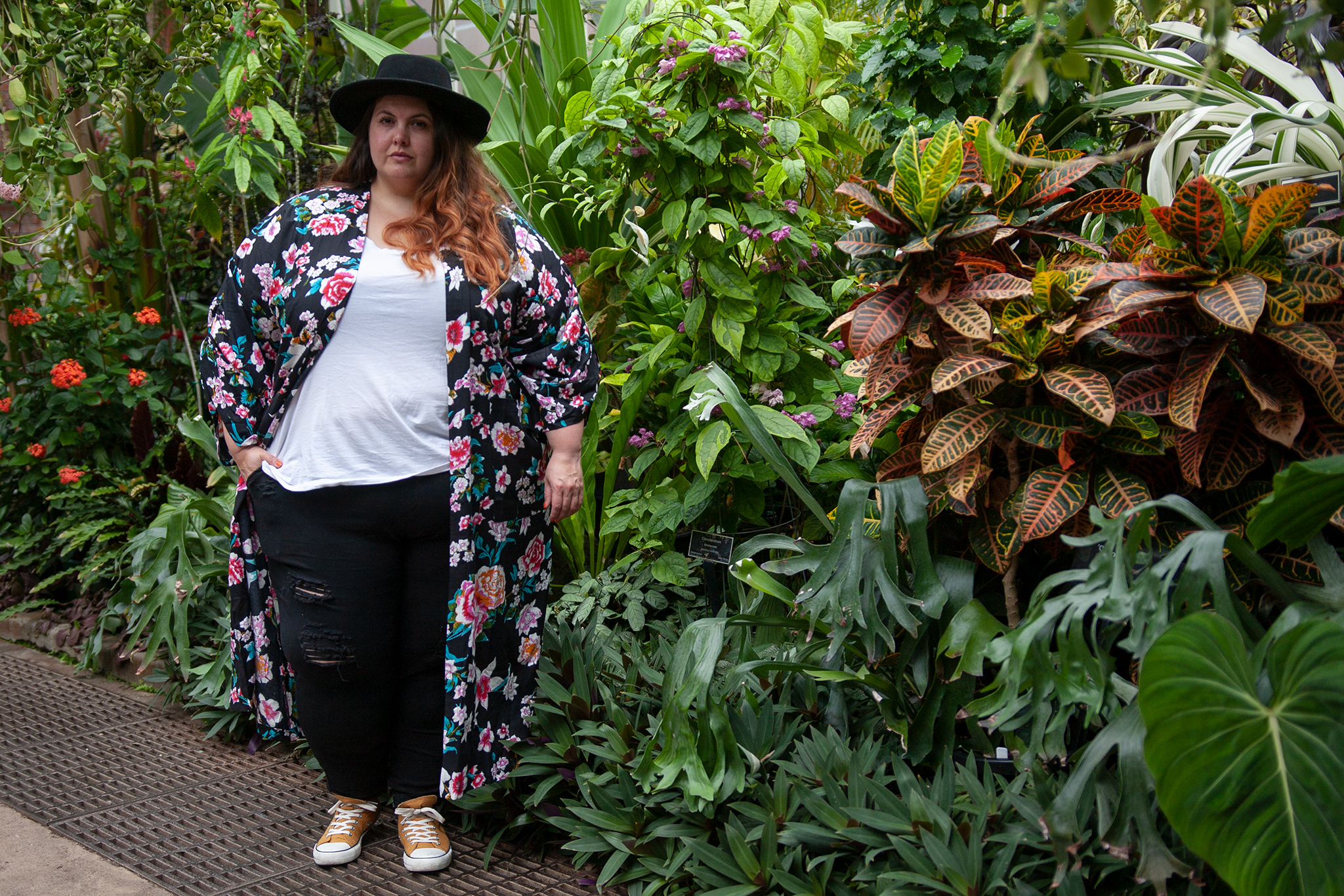 New Zealand plus size fashion blogger Meagan Kerr wears V-Neck Tee from Torrid, Warpaint Joggers from 17 Sundays and Floral Kimono Duster from Hope & Harvest with ASOS DESIGN Wide Brim Pork Pie Hat from ASOS