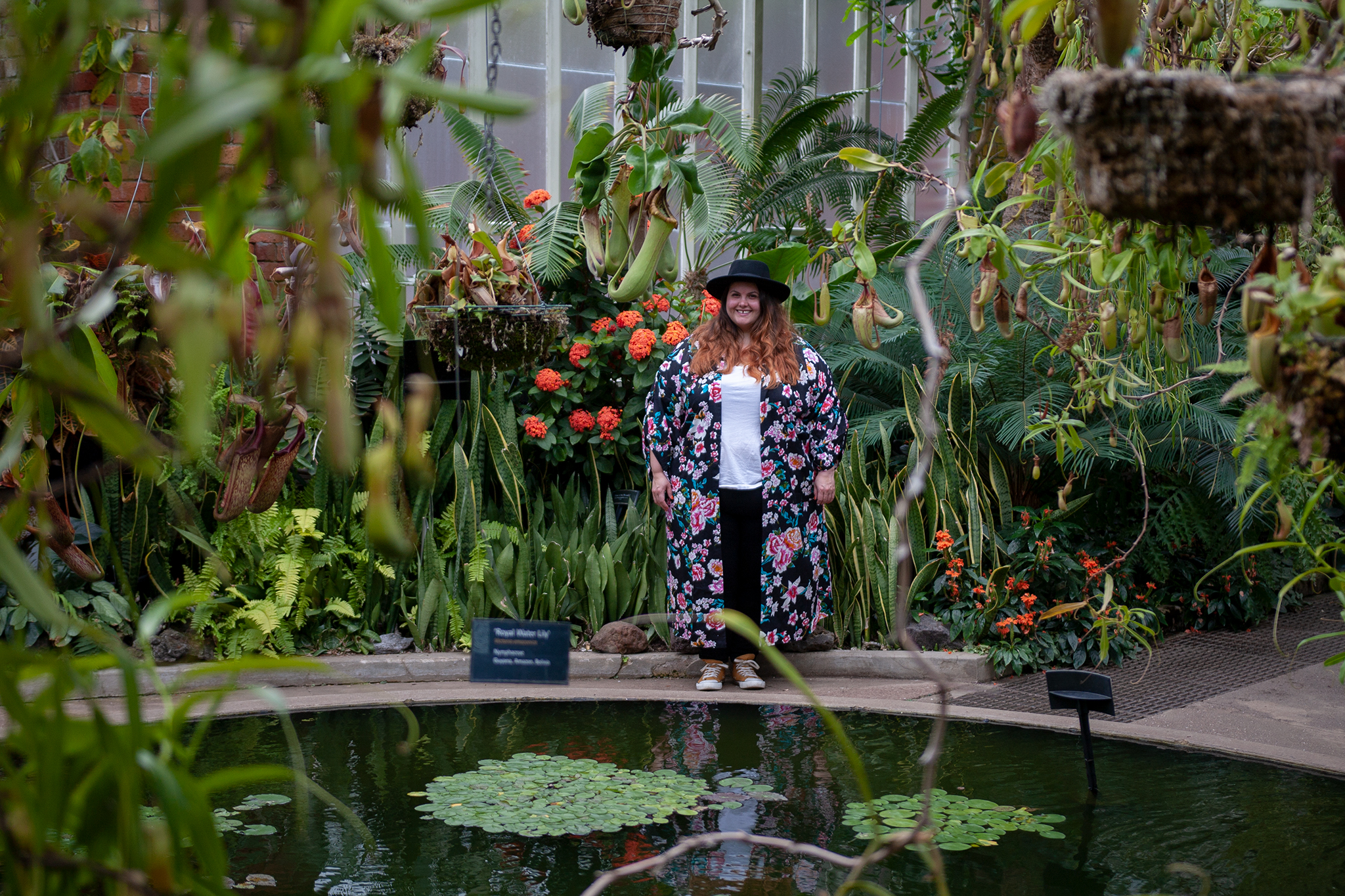 New Zealand plus size fashion blogger Meagan Kerr wears V-Neck Tee from Torrid, Warpaint Joggers from 17 Sundays and Floral Kimono Duster from Hope & Harvest with ASOS DESIGN Wide Brim Pork Pie Hat from ASOS