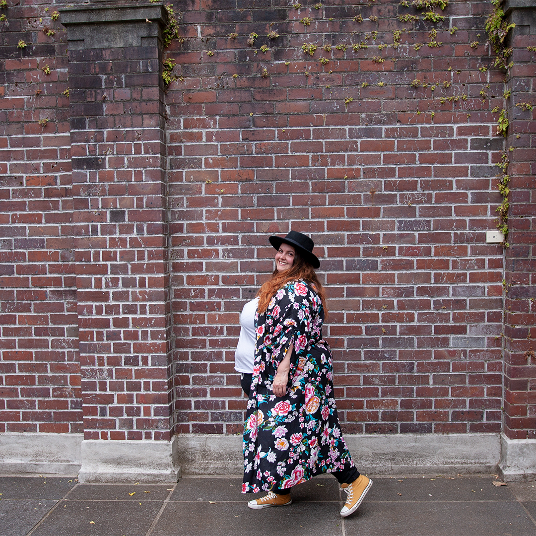 New Zealand plus size fashion blogger Meagan Kerr wears V-Neck Tee from Torrid, Warpaint Joggers from 17 Sundays and Floral Kimono Duster from Hope & Harvest with ASOS DESIGN Wide Brim Pork Pie Hat from ASOS