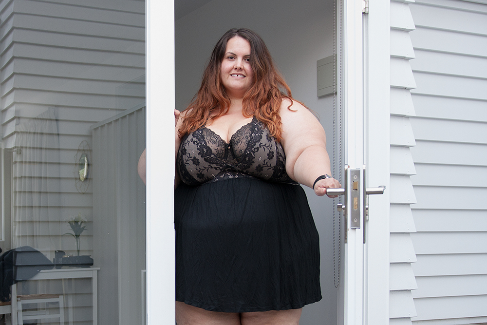 New Zealand plus size fashion blogger Meagan Kerr wears Elomi Tia bra and Hips & Curves Super Soft and Comfy Halter Chemise