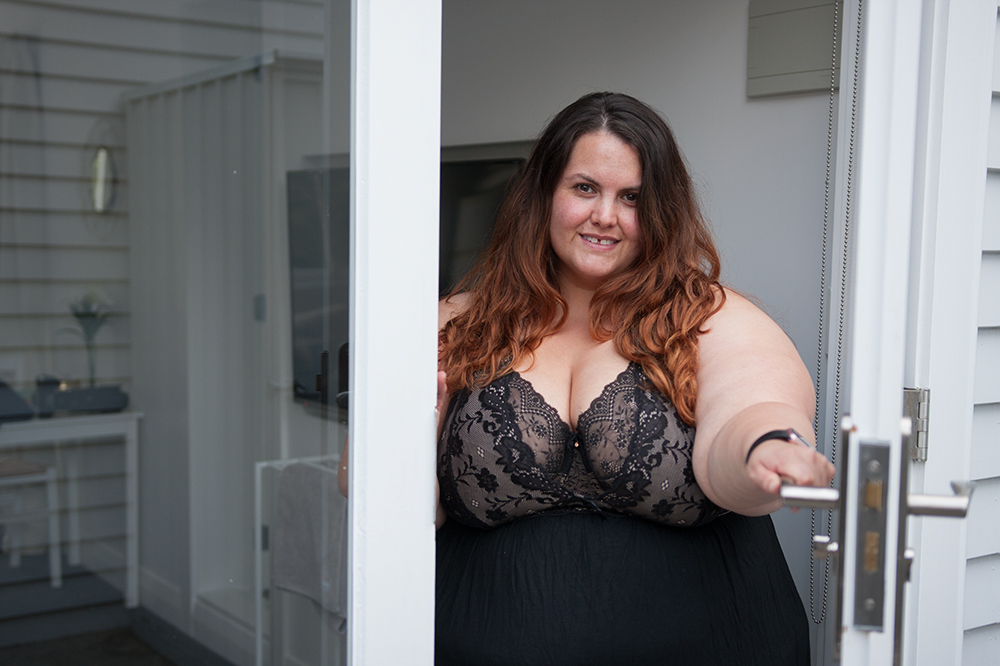 Hips and Curves Plus Size Lingerie Review - is Meagan Kerr
