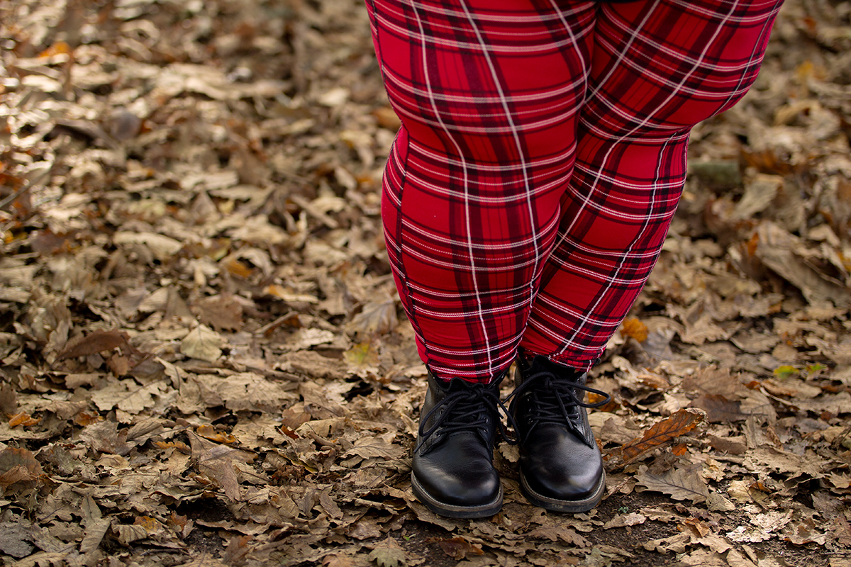 New Zealand plus size fashion blogger Meagan Kerr wears boohoo Plus Tartan Leggings and Limited Edition Lecester Boots from Number One Shoes