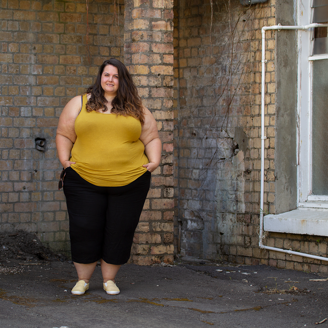 New Zealand plus size fashion blogger Meagan Kerr wears Torrid Super Soft Favourite Tunic Tank, Linen Culottes from Kmart and Percy Slip On Shoes from Ziera