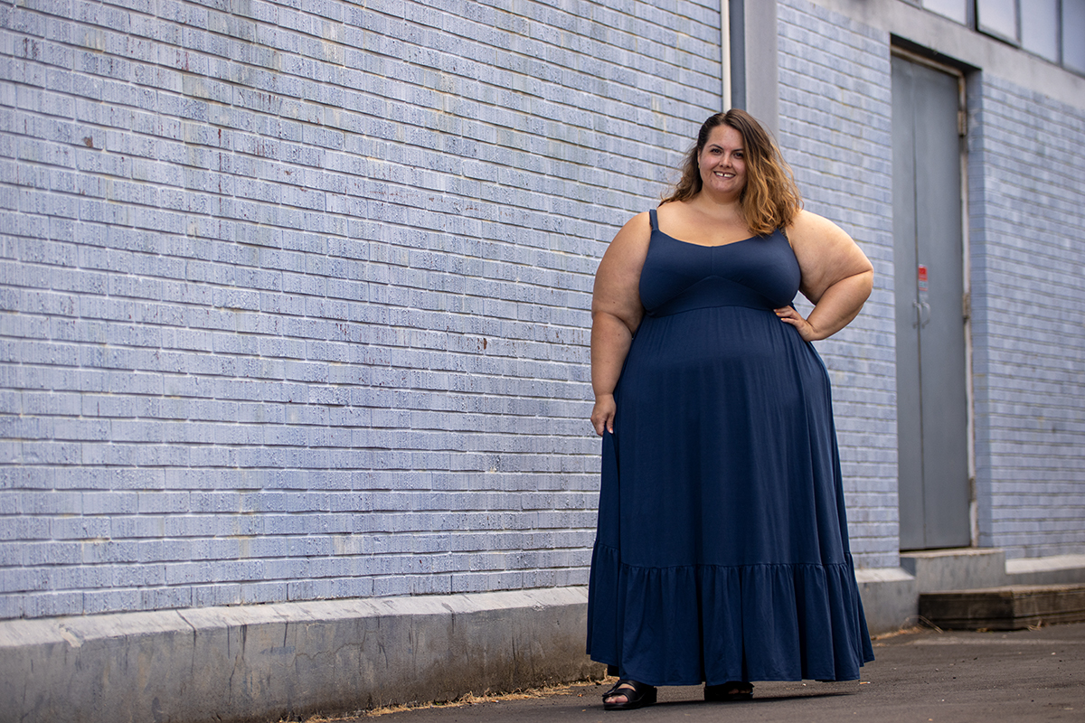 New Zealand plus size blogger Meagan Kerr wears Torrid Navy Jersey Maxi Dress and Ziera Mason Sandals with vintage ring. Nails by Penny from Hard Lacquer