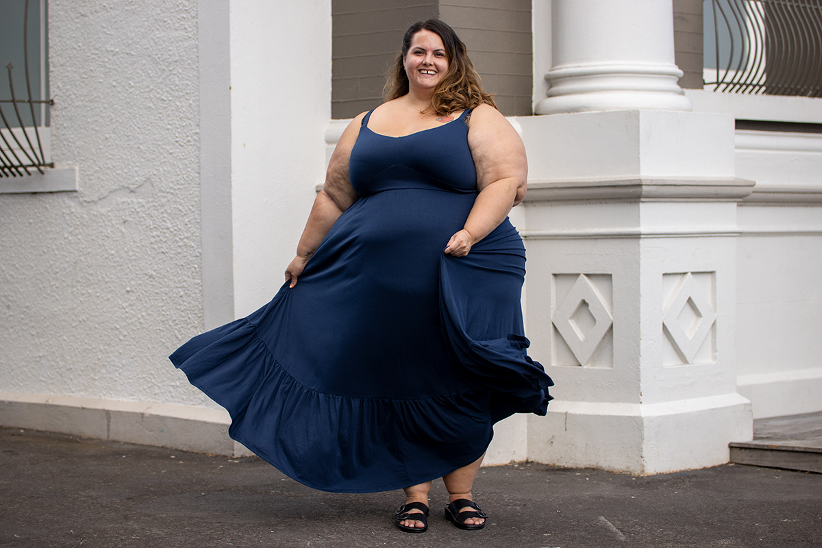 New Zealand plus size blogger Meagan Kerr wears Torrid Navy Jersey Maxi Dress and Ziera Mason Sandals with vintage ring. Nails by Penny from Hard Lacquer