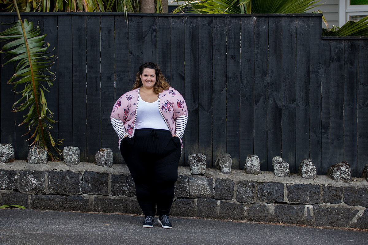 New Zealand plus size fashion blogger Meagan Kerr wears Ruby & Rain Peony Cardi in pink floral; Torrid Super Soft Favourite Tunic Tee in white; Ruby & Rain Lilac Pants in black and Ziera Danni Sneakers in black and white